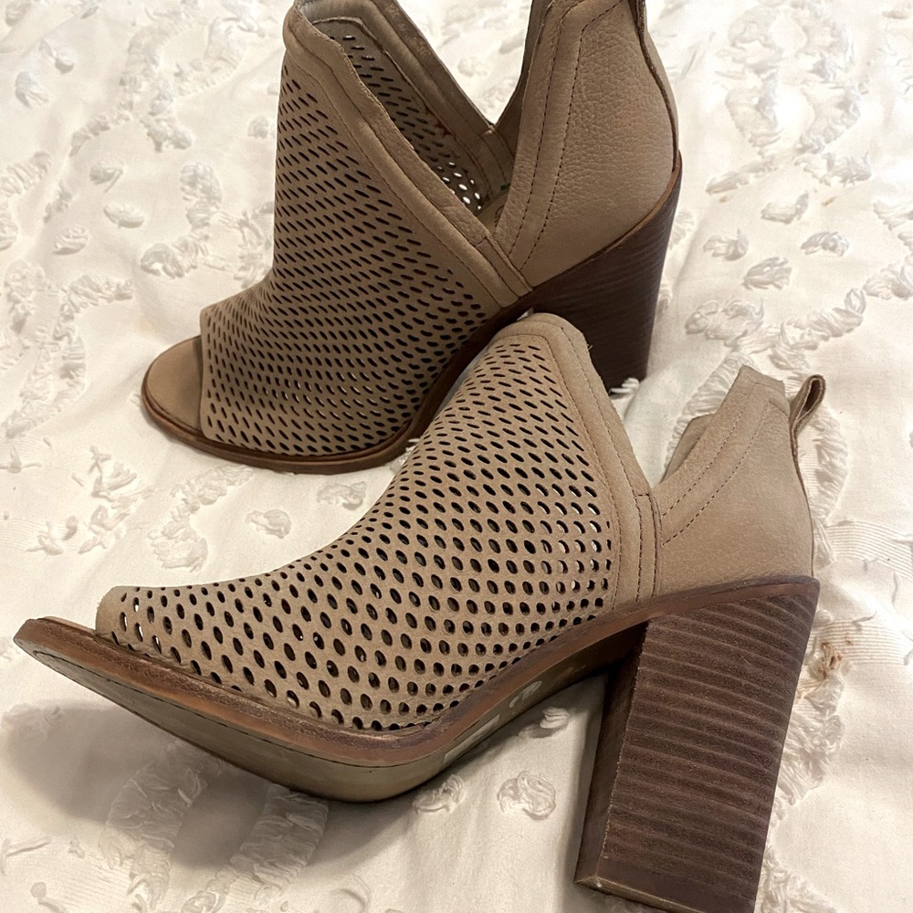EUC- Vince Camuto Open Toe Perforated Bootie